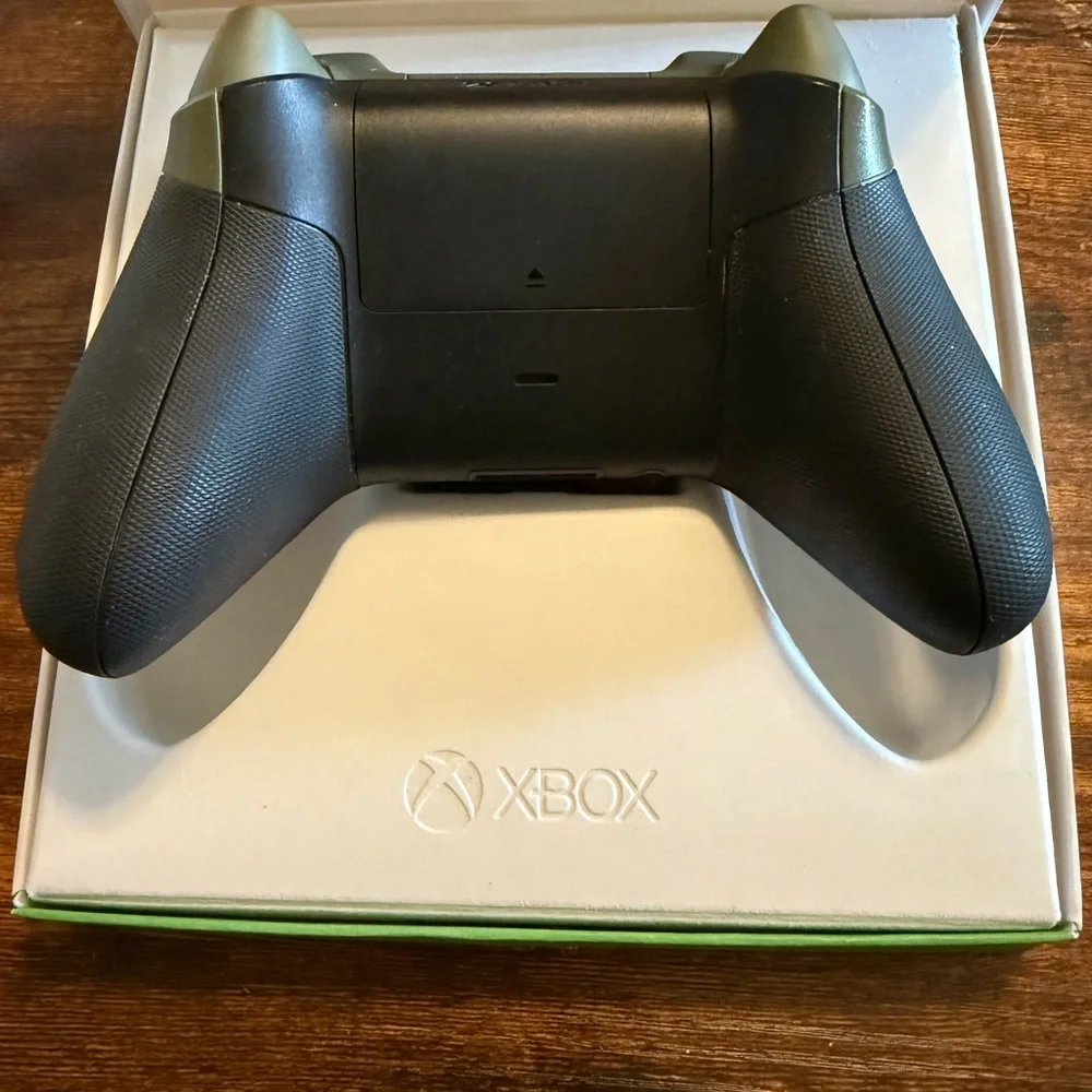 Xbox series x design lab controller with inner/outer rubberized grips